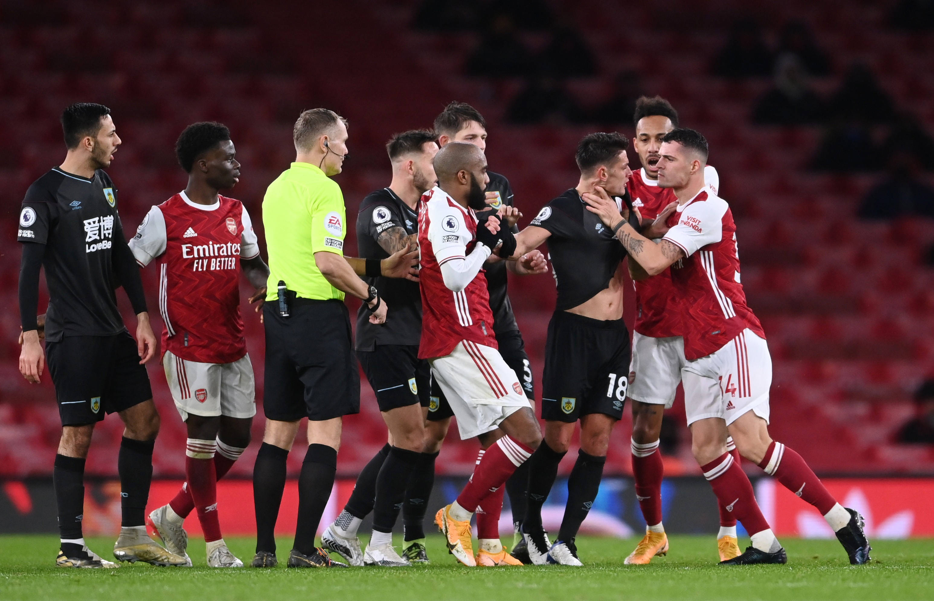 表现出痴迷 表现出痴迷